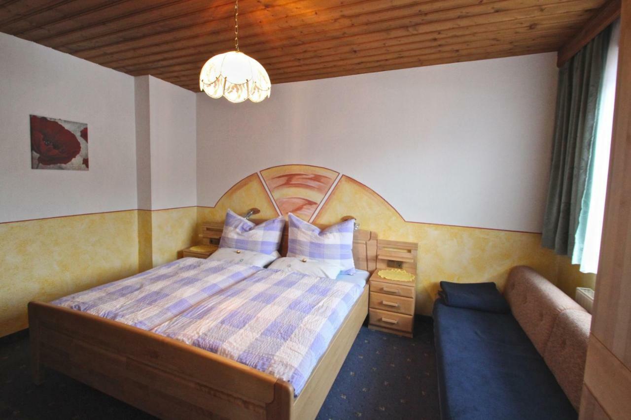Ferienwohnung Tschiderer ラディス エクステリア 写真